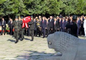 Devlet Erkanı Anıtkabir de